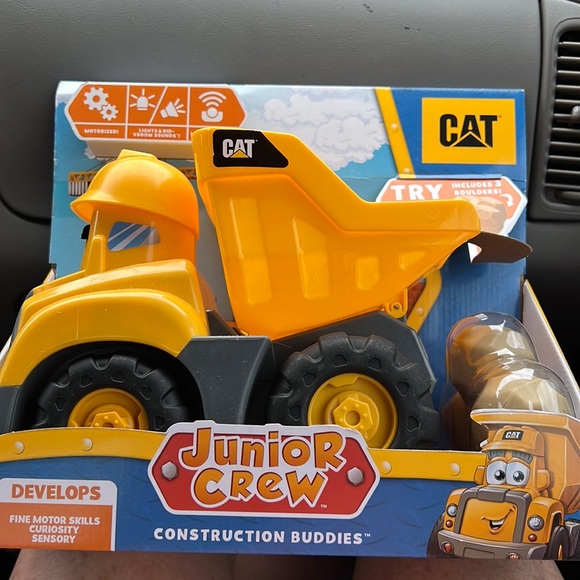 NWT Cat Junior crew dump Truck motorized Lights & sounds load sensor 3 boulders - Picture 9 of 9